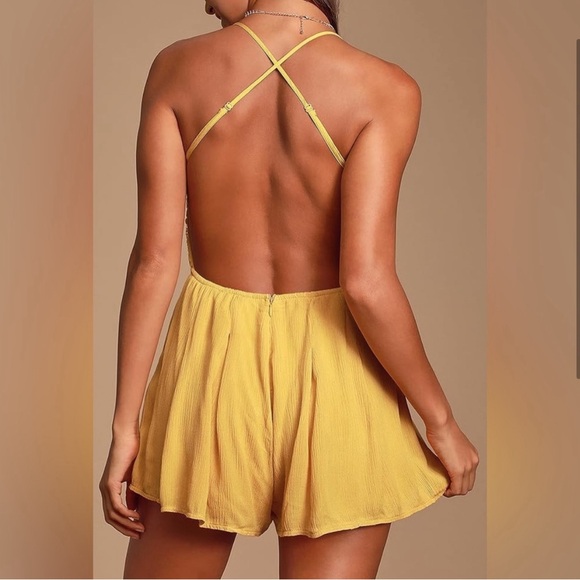 Lulu's Yellow Lace Romper - Picture 2 of 7